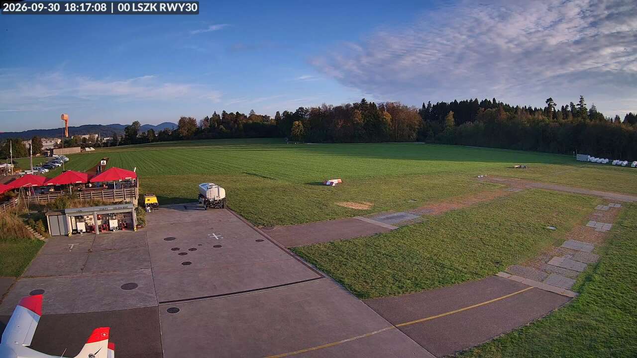Webcam Fehraltorf - Flugplatz Speck, Blickrichtung LSZK Piste 30 ...