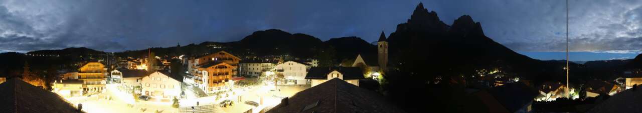 Webcam Seis am Schlern - Dorfzentrum, Seiser Alm, 1.010 m - bergfex