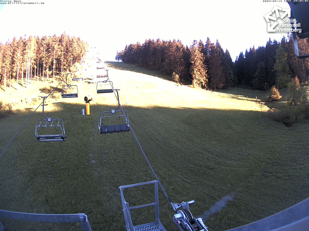 bergfex - Webcam Kleine Büre - Skiliftkarussell Winterberg - Cam Blick von der Bergstation. - Livecam